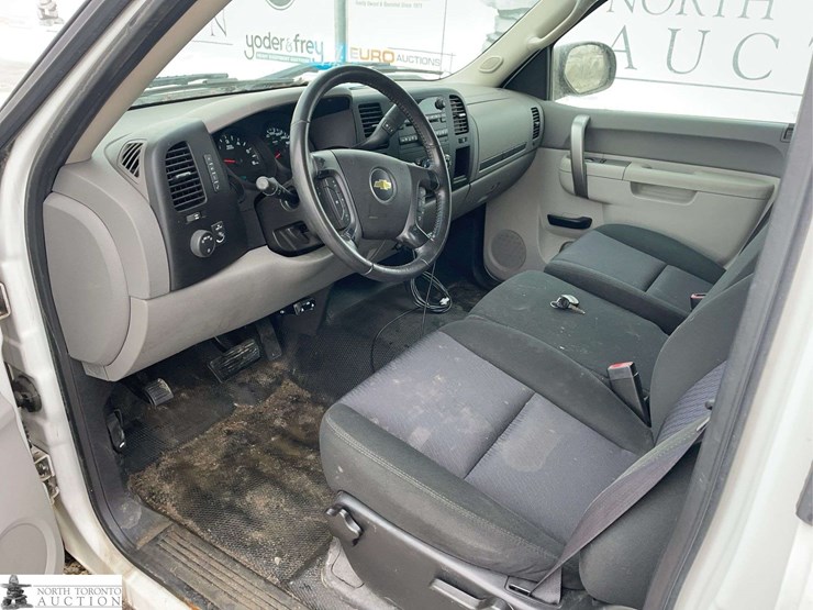 2013-chevrolet-silverado-1500-ls-image-18