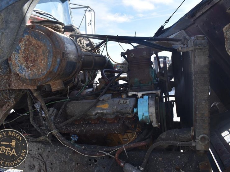 1978-ford-8000-image-30