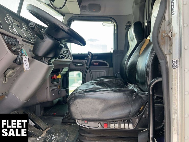 2016-peterbilt-367-image-14