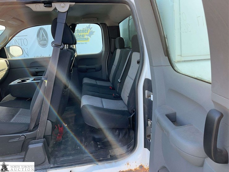 2008-chevrolet-silverado-2500hd-image-25