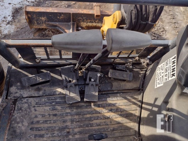 2013-deere-35d-image-7