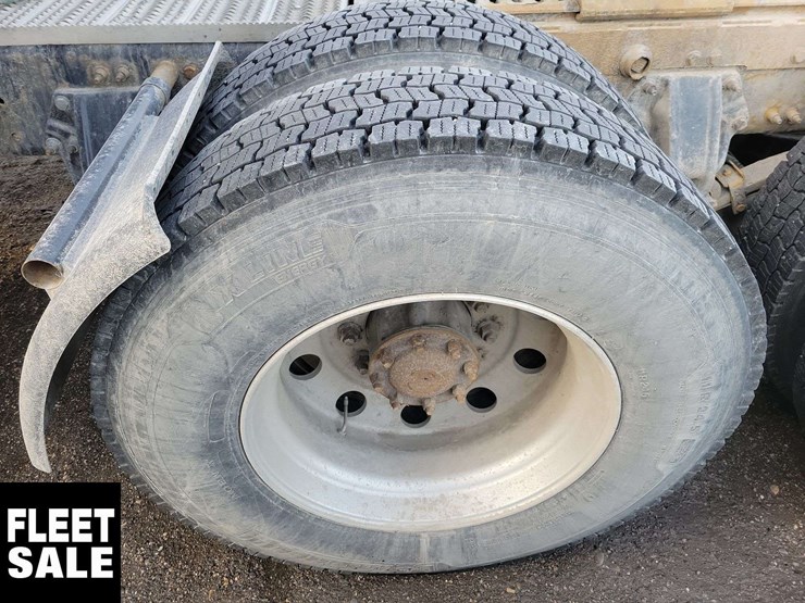 2016-peterbilt-389-image-9