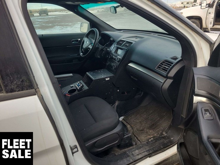 2016-ford-explorer-image-15