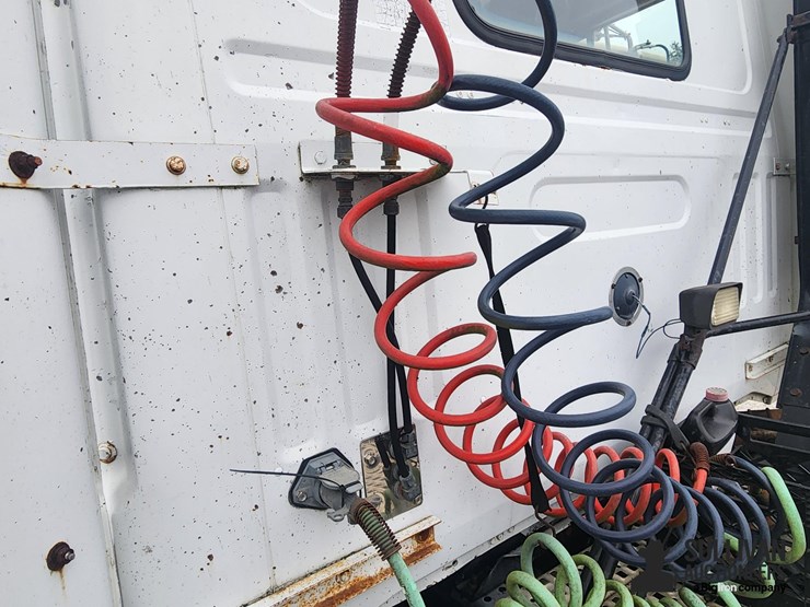 1995-white-wg64t-t/a-day-cab-truck-tractor-image-18