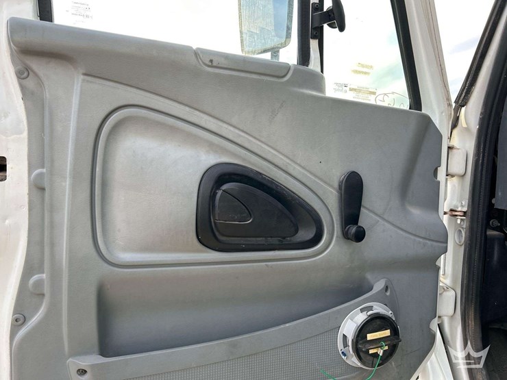 2004-international-durastar-4300-image-11