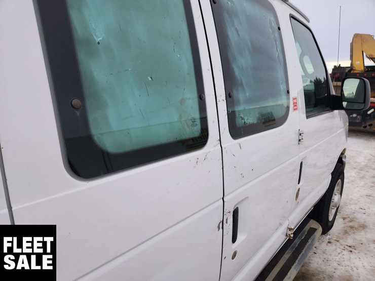 2013-ford-cargo-image-43