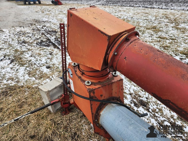 mayrath-10"x64'-swing-away-auger-image-16