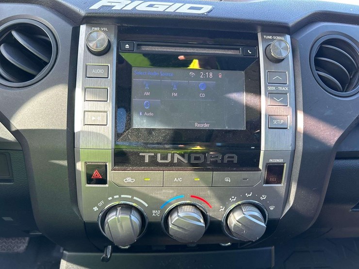 2014-toyota-tundra-image-16