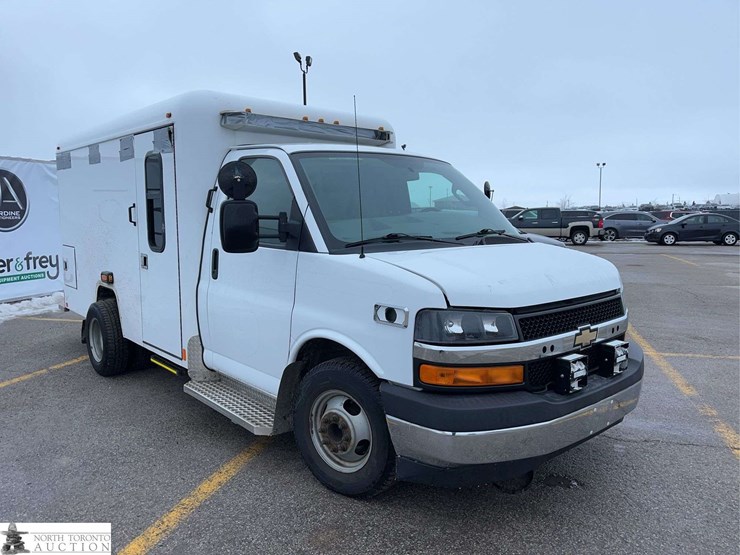 2017-chevrolet-express-g3500-image-4