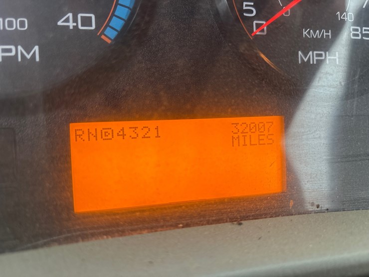 2009-international-7400-image-2