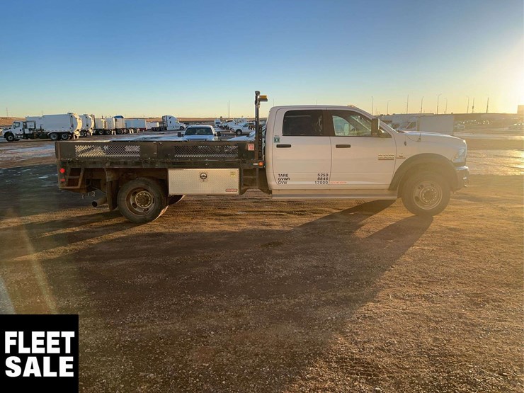 2015-ram-5500-crew-cab-4x4-s/a-deck-truck-image-8