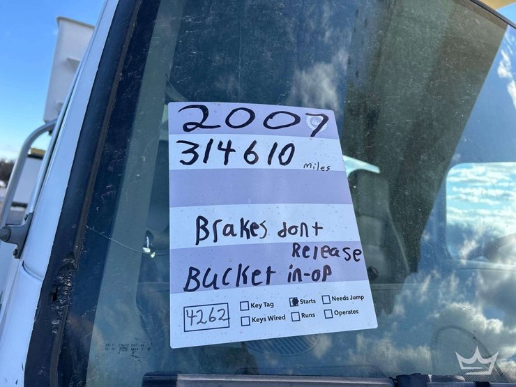 2006-freightliner-m2-bucket-truck-image-5