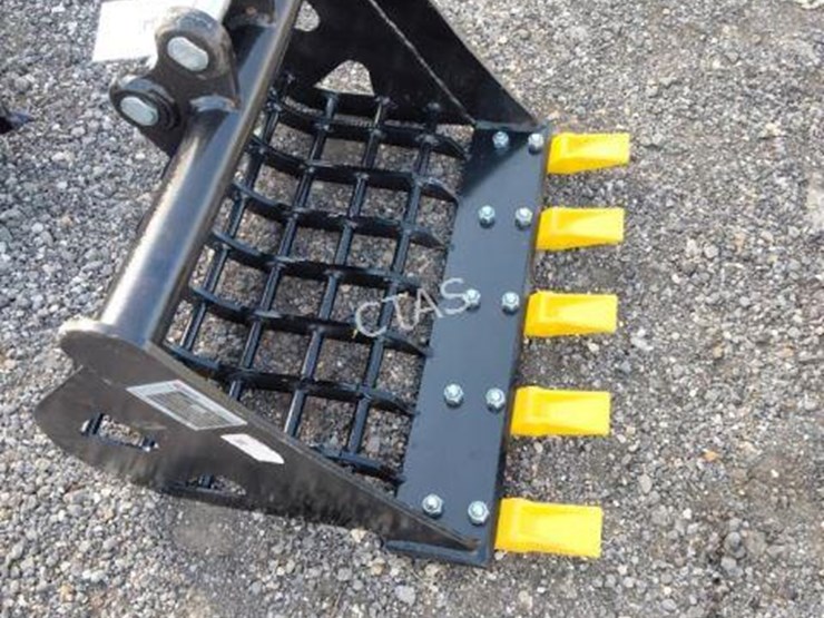 #54-•-mini-excavator-sand-bucket-w/-teeth-image-4