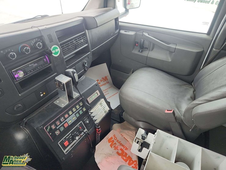 2016-chevrolet-express-s/a-ambulance-image-18