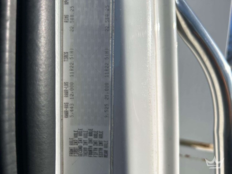 2013-freightliner-m2-bucket-truck-image-6