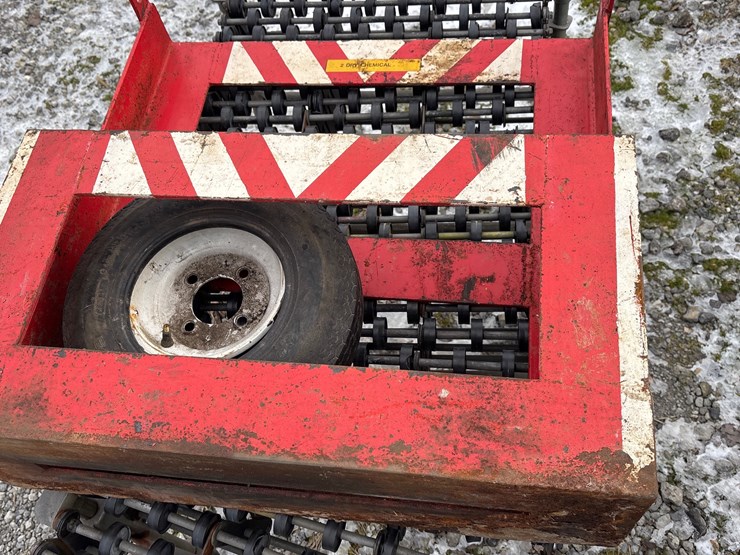 #6531-•-e1.-roller-conveyor-and-industrial-guard-image-3