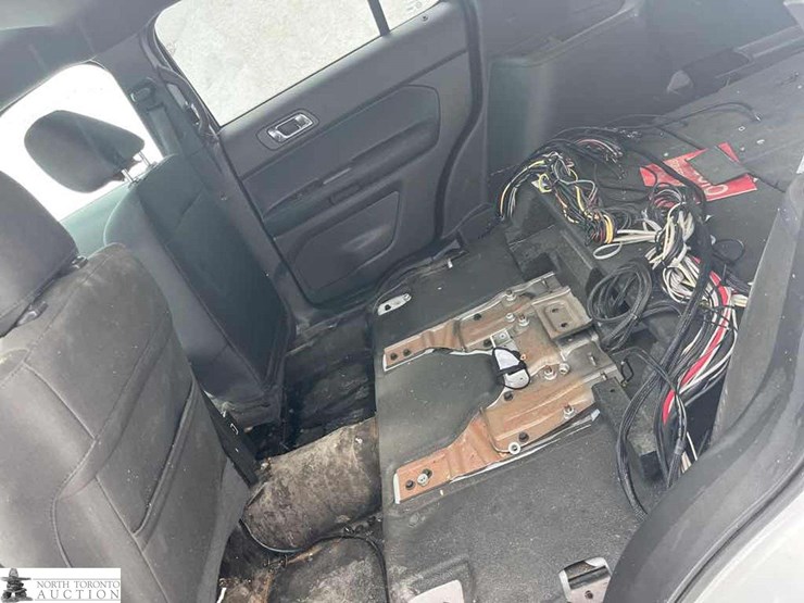 2014-ford-explorer-image-8