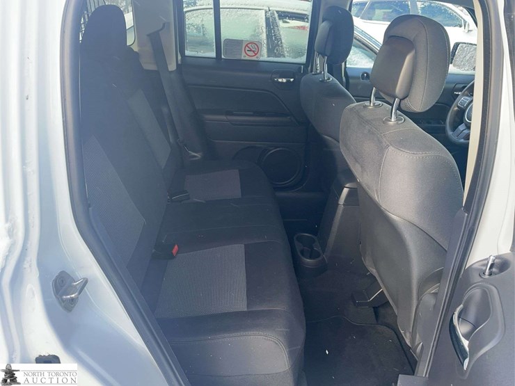 2012-jeep-patriot-image-24