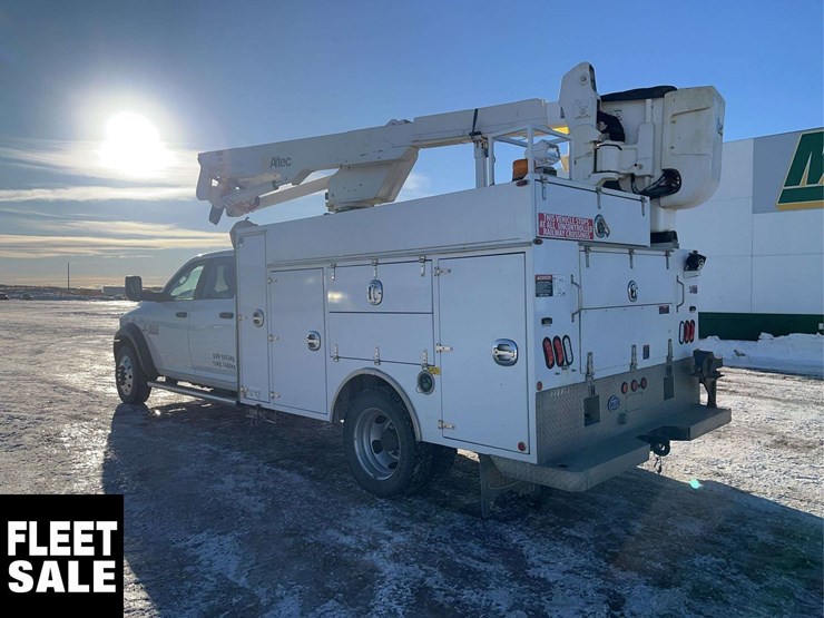 2016-ram-5500-s/a-bucket-truck-image-3