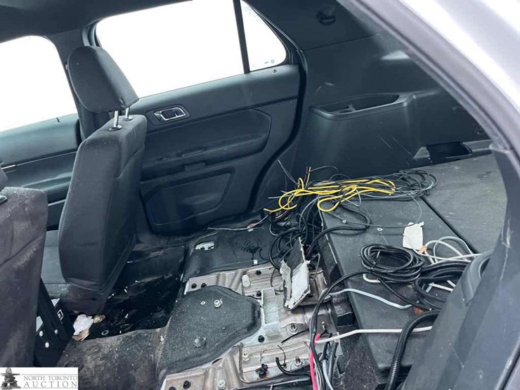 2017-ford-explorer-image-53