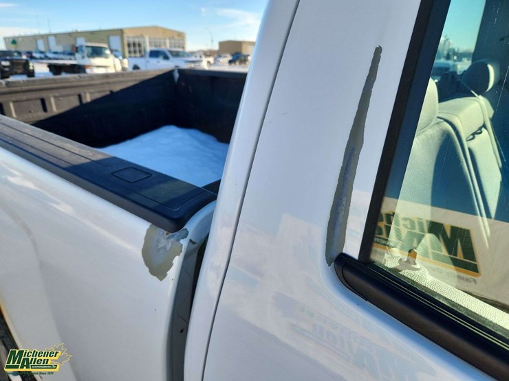 2015-chevrolet-silverado-2500hd-image-32