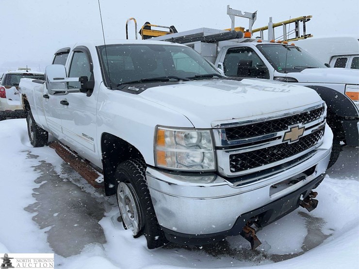 2011-chevrolet-k2500-image-3