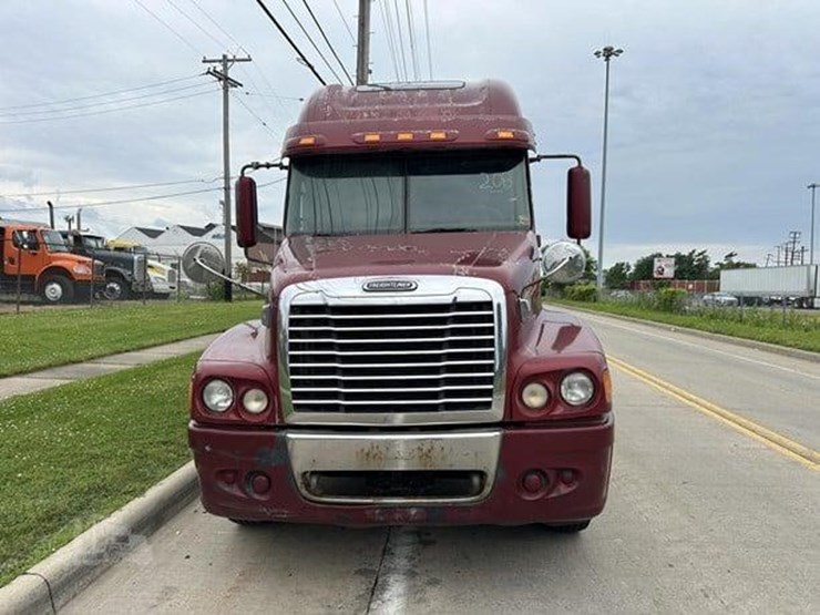 2004-freightliner-st120-truck-image-2