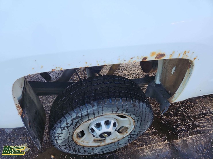 2015-chevrolet-silverado-2500hd-image-40