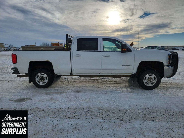 2016-chevrolet-silverado-2500hd-image-8