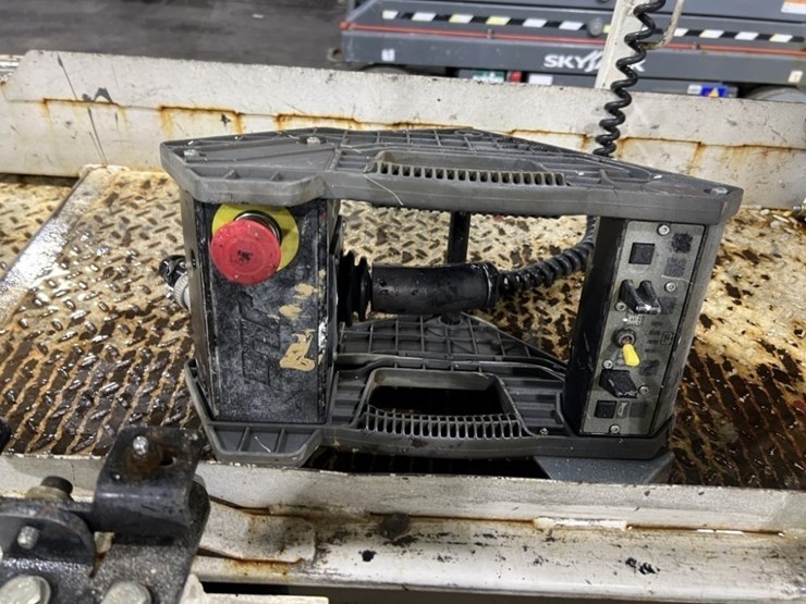 2016-jlg-1930es-image-10