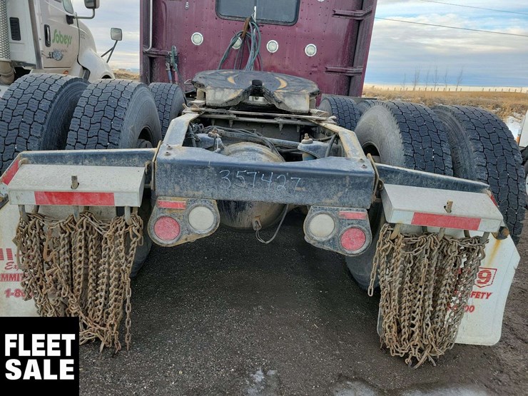 2016-peterbilt-389-image-36