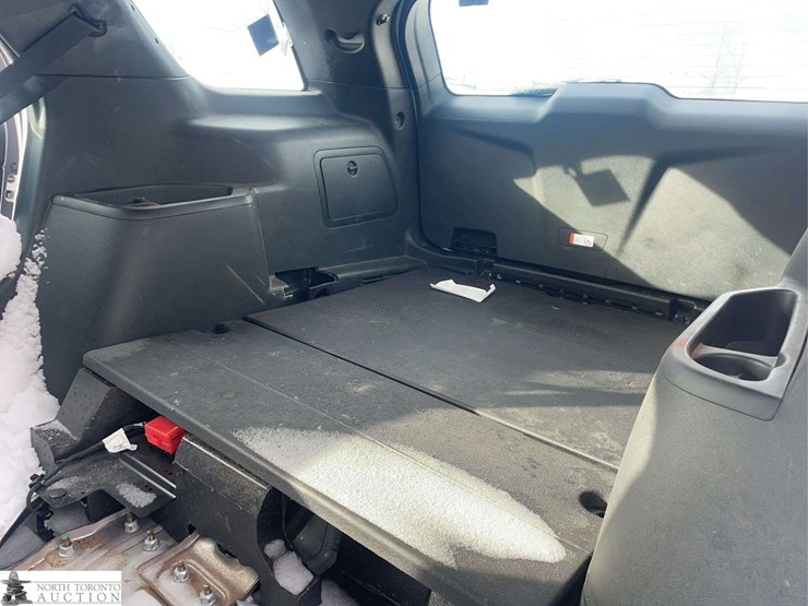 2018-ford-explorer-image-25