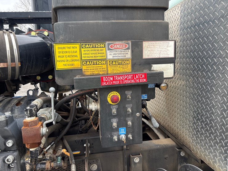 2009-international-7400-image-7