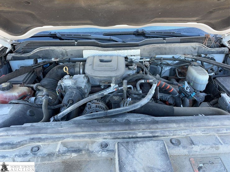 2015-chevrolet-silverado-2500hd-image-16