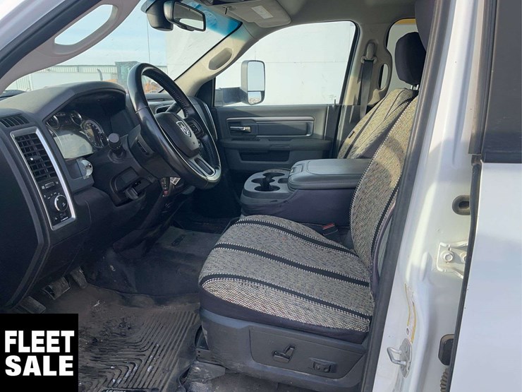 2015-dodge-3500-image-14