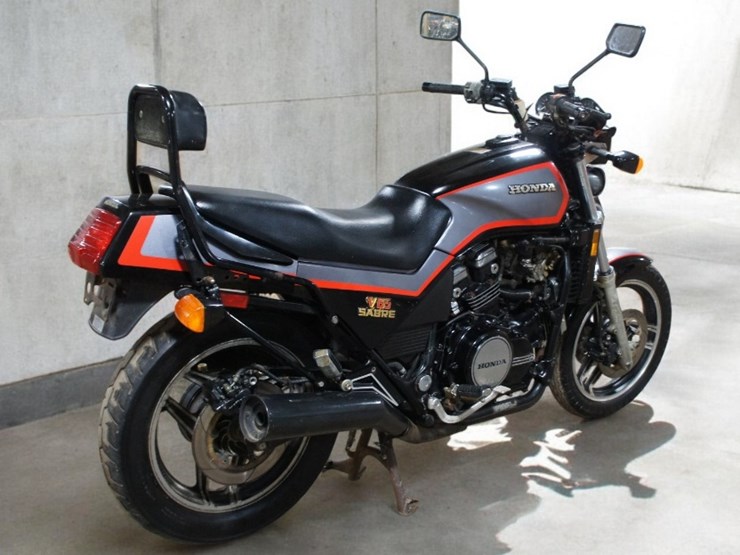 1985-honda-v65-sabre-vf1100s-motorcycle-image-3