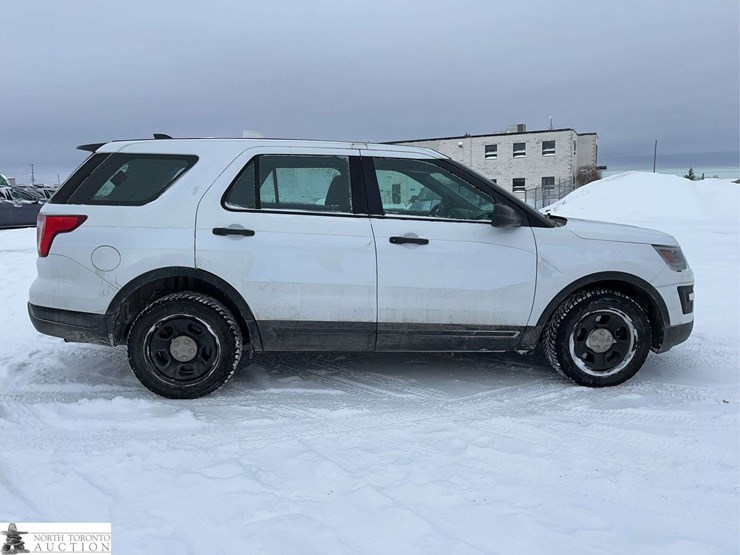 2018-ford-explorer-image-8