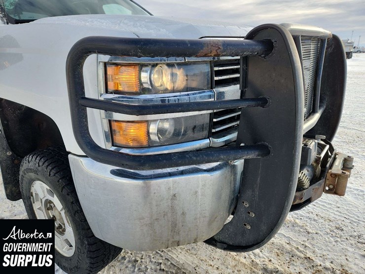 2016-chevrolet-silverado-2500hd-image-32