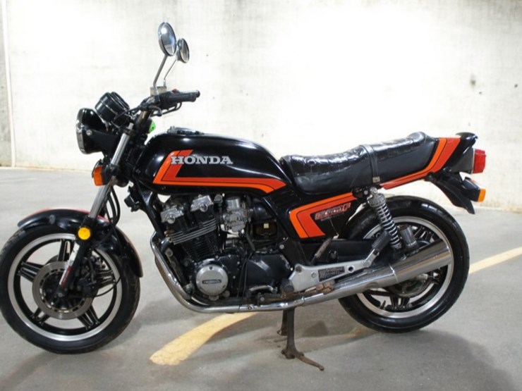1982-honda-cb900f-motorcycle-image-4