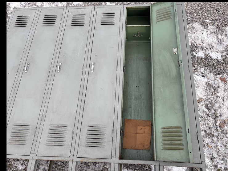 #6533-•-e1.-lockers-image-3