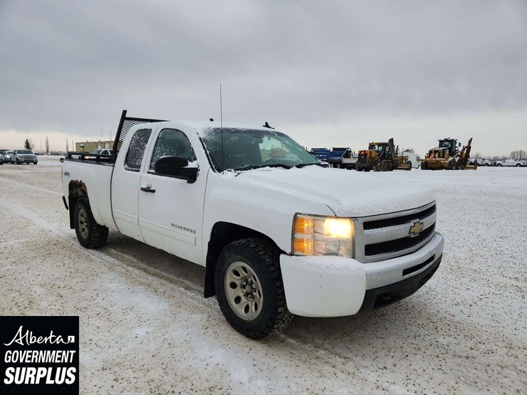 2011-chevrolet-silverado-1500-lt-image-2