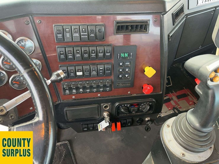 2016-western-star-4900-image-17