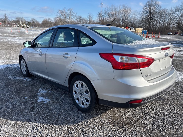 #1110-•-2012-ford-focus-passenger-car-image-11