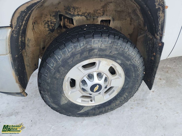 2012-chevrolet-silverado-2500hd-image-10