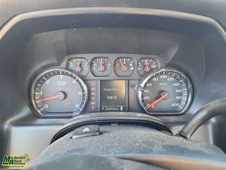 2015-chevrolet-silverado-2500hd-image-17