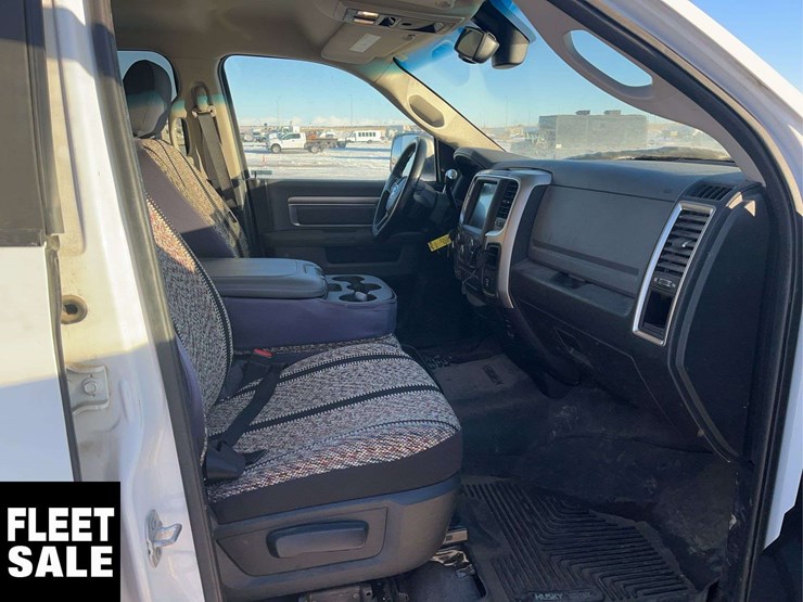 2015-dodge-2500-image-18