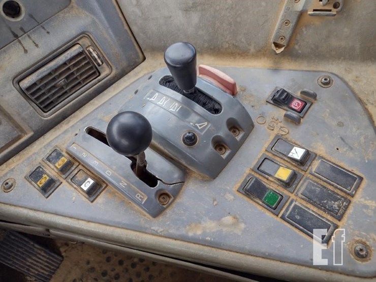 2003-volvo-a40d-image-10