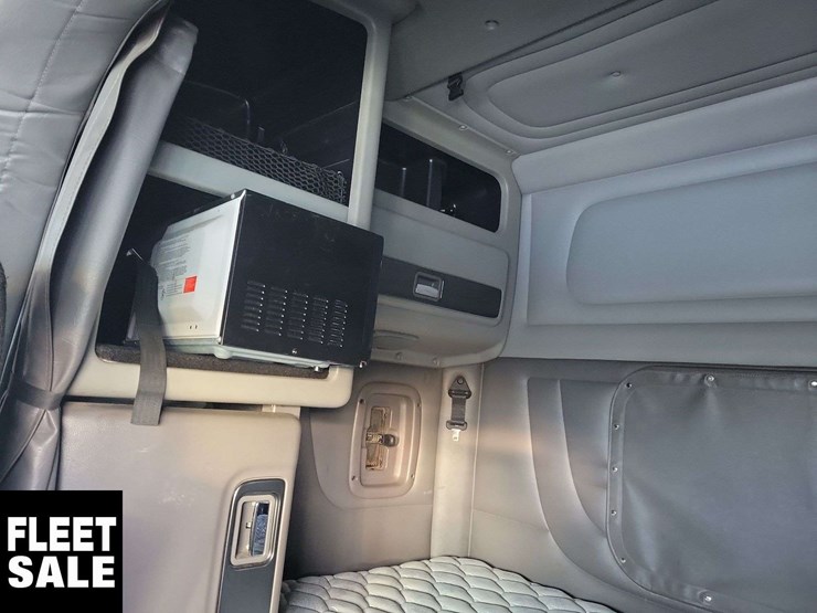 2016-peterbilt-389-image-28