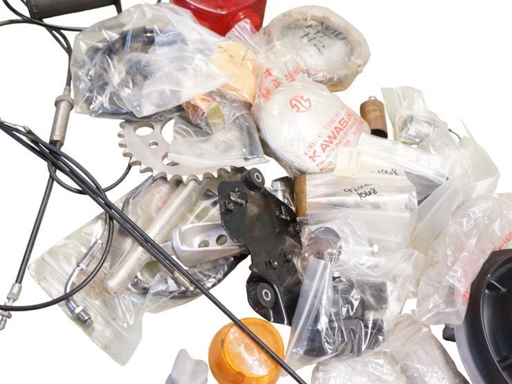 kawasaki-miscellaneous-parts-lot-image-3