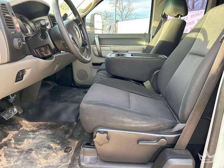 2013-chevrolet-silverado-1500-image-11